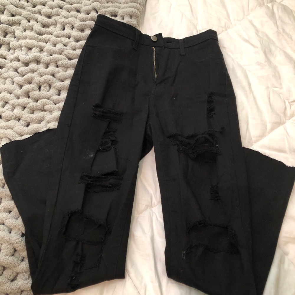 Fashion Nova ripped black jeans size 3